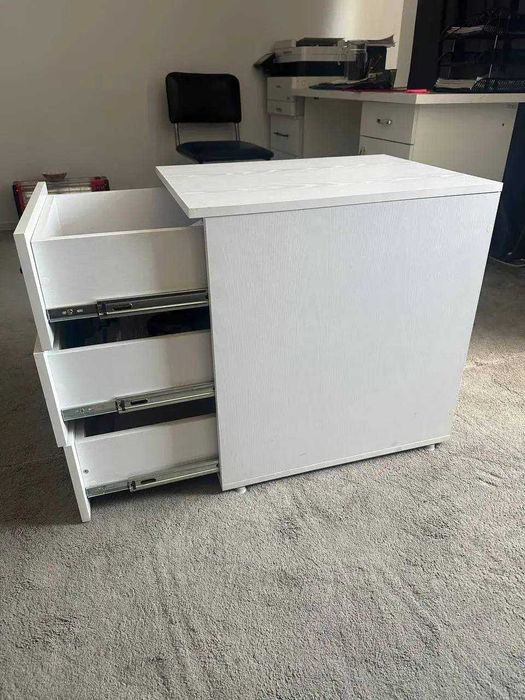 Офисная мебель (столы, кресла, стулья, шкафы)