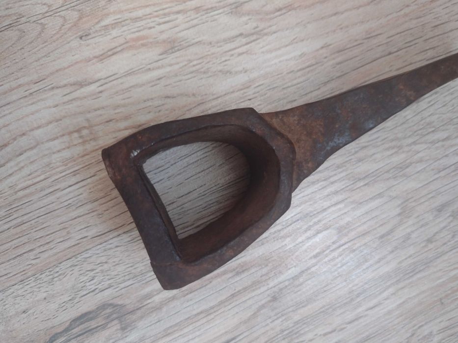 Брадва тупор ...