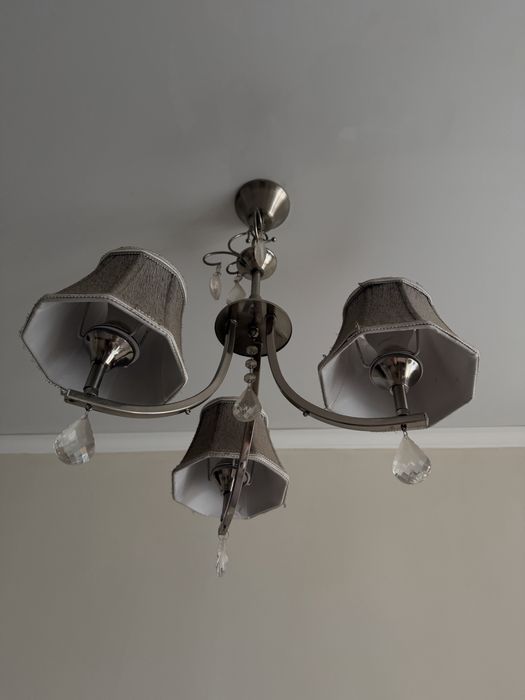 Срочно продам люстру