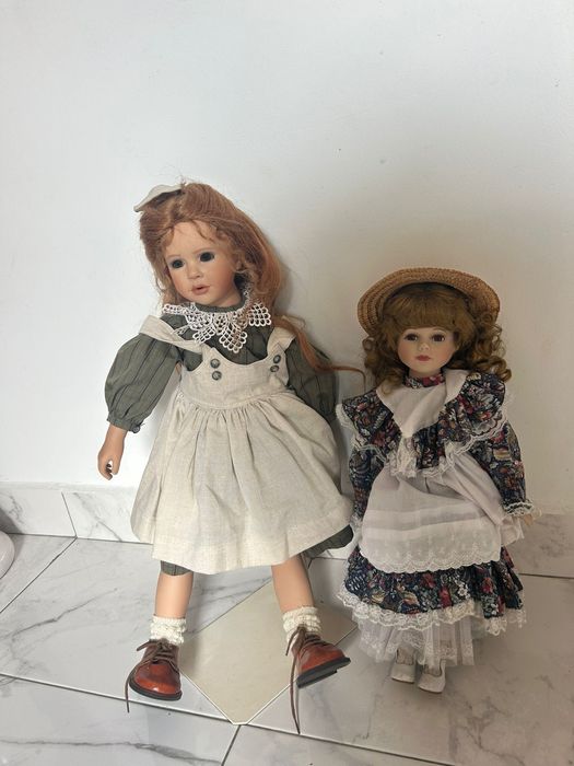 Vând păpuși vechi de portelan