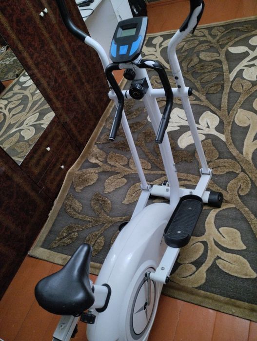 Велотренажёр спортивный