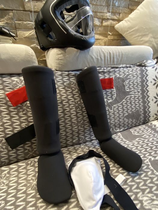 Vând echipament complet pentru box, kickboxing sau MMA.