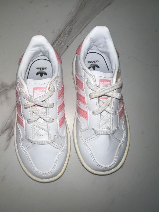 2ч Лот Adidas сандали и маратонки 26