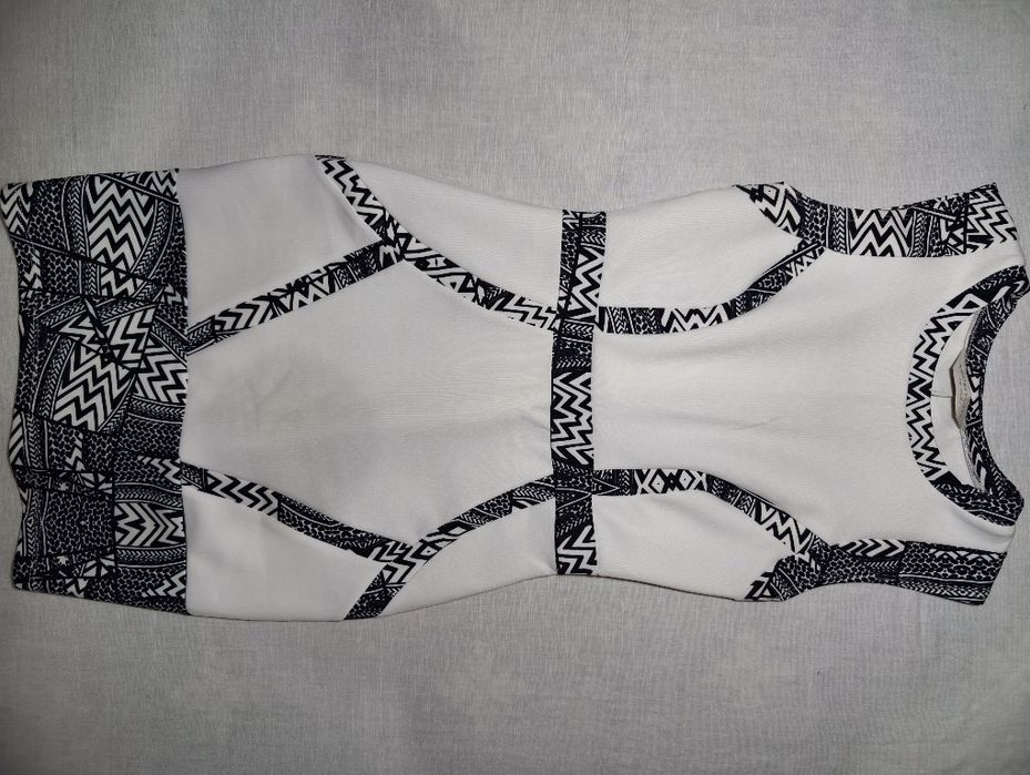 Платье Dorothy Perkins 12 UK / 40 EUR