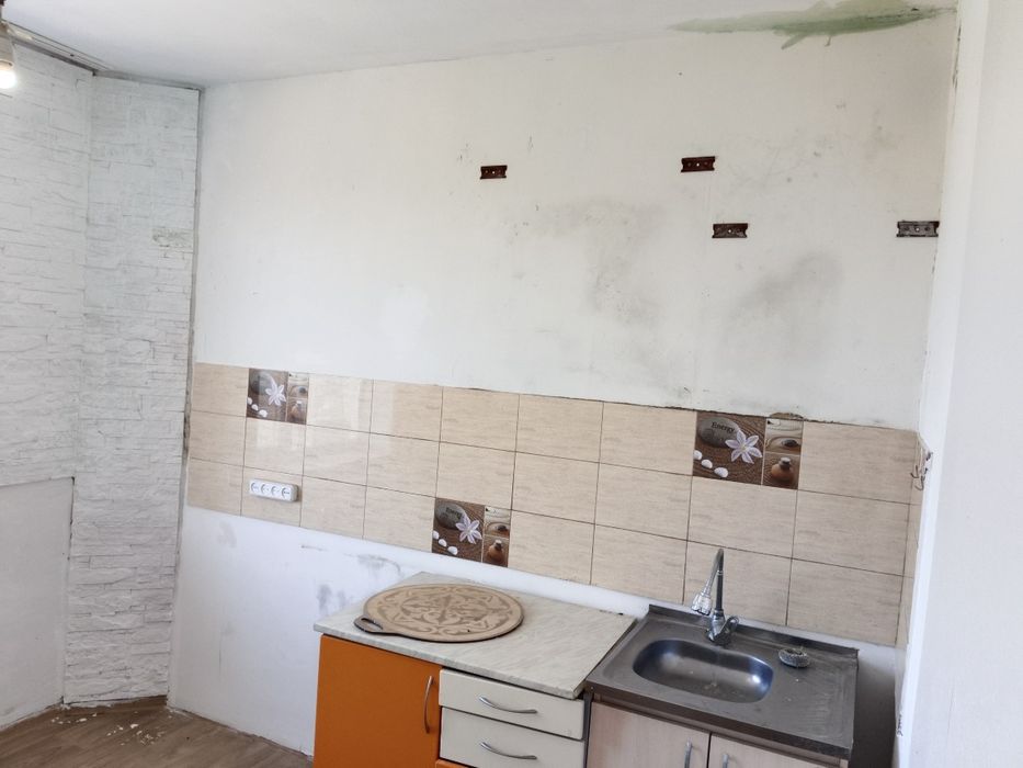 Продам 3 х комн квар. 7-30, 9 этаж.