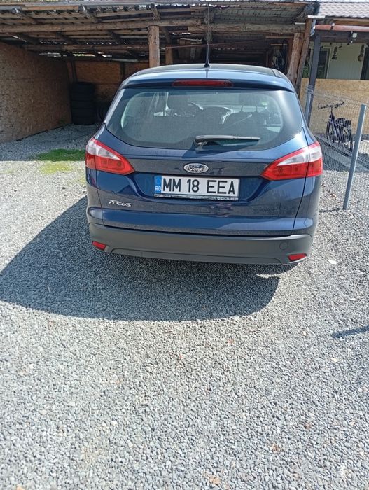 Vând Ford focus mașină de familia