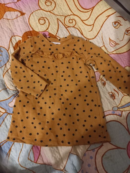 Продам платья от года до 2 носили.