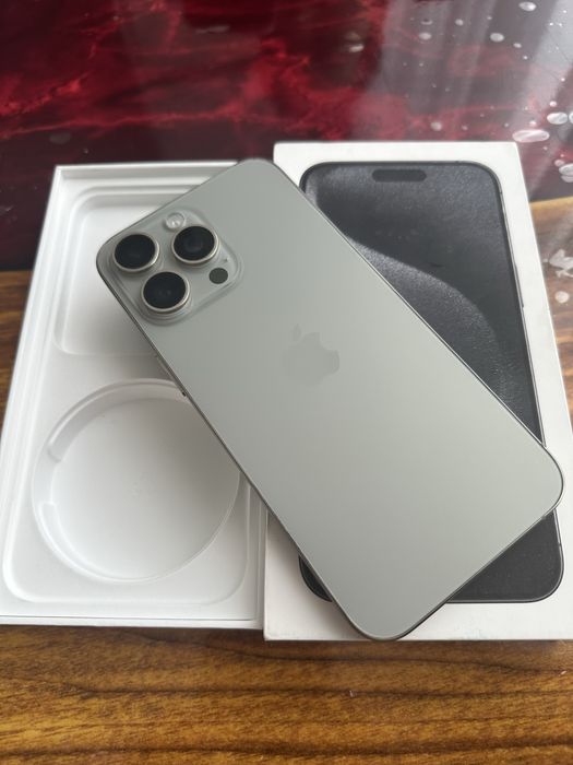 Продам Айфон 15 про макс 256