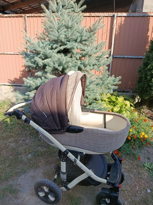 Продам детскую коляску 3в1