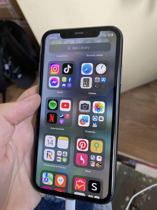 Iphone 11  64 гб