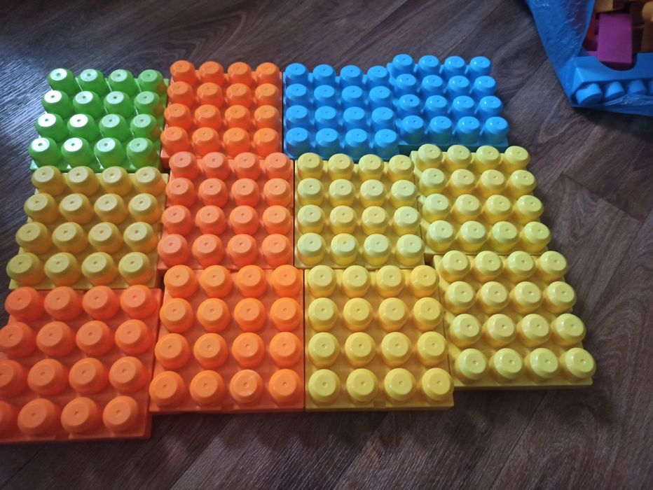 Продам конструктор крупный.