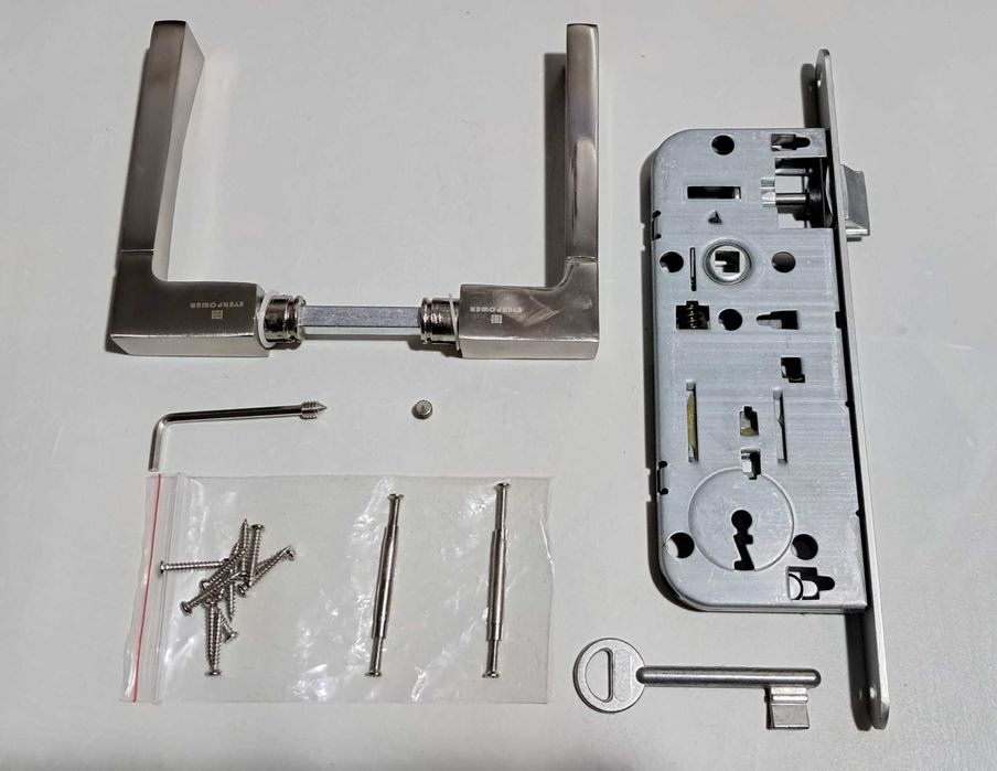 clanță poartă cu mâner si încuietoare