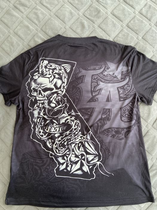 Темная футболка sk8 с черепом