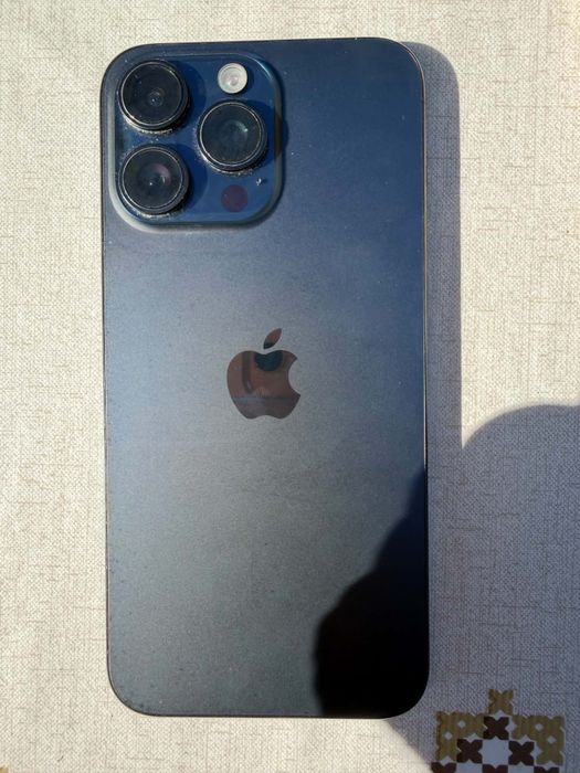 iPhone 15 Pro Max (256GB) + 2 folii privacy