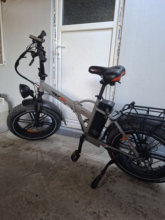 Vând bicicleta electrică