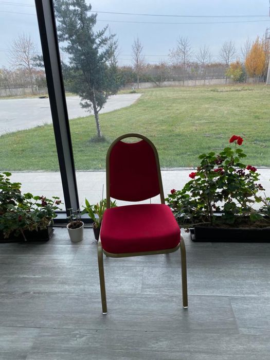 Scaune moderne, diverse modele și culori – stare foarte bună