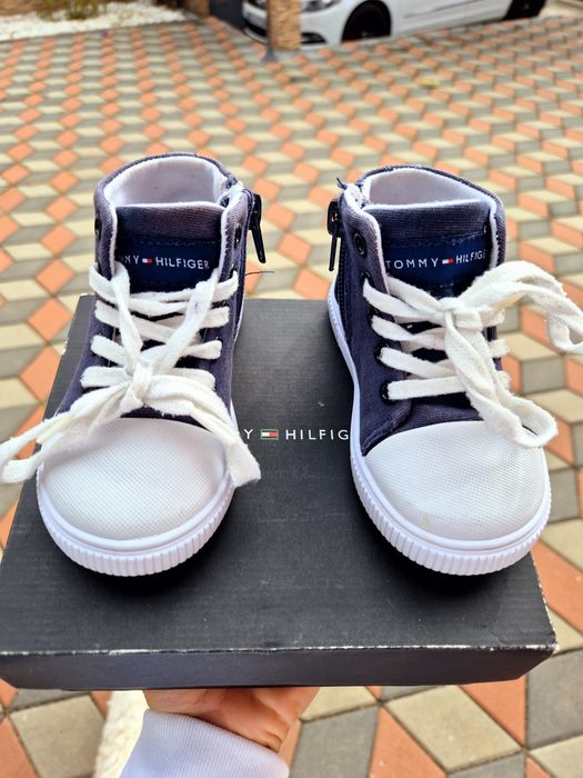 Teniși Tommy hilfiger mărimea 21!Superbi!