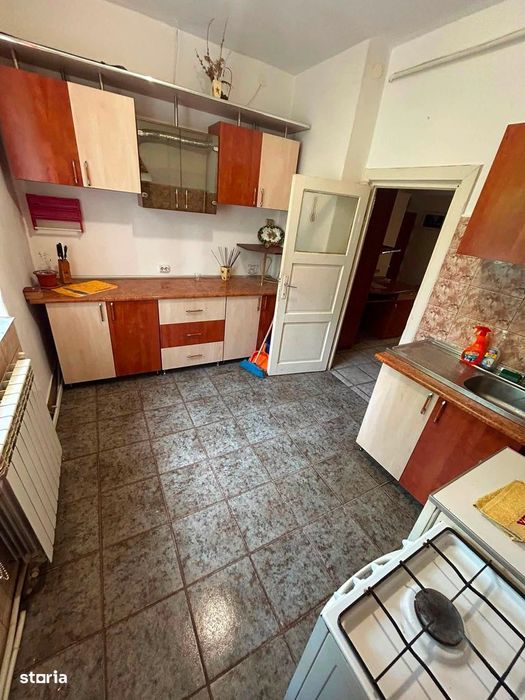 De vanzare apartament cu 2 camere, 2 bai, etajul 1, Pret 45000euro