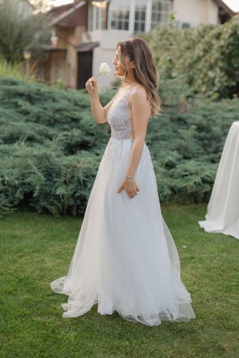 Rochi de mireasa cu broderie manuală și elemente Swarovski.