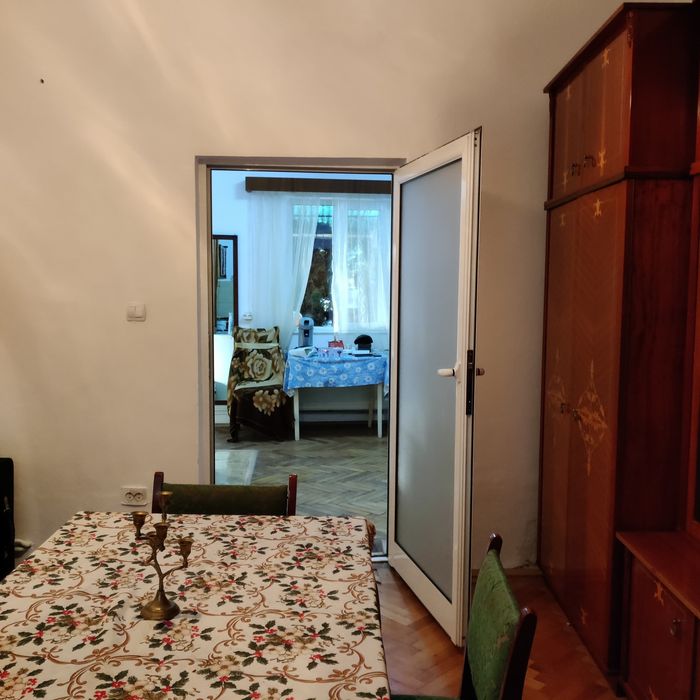 Vand casa la curte comuna in zona centrala  Dej