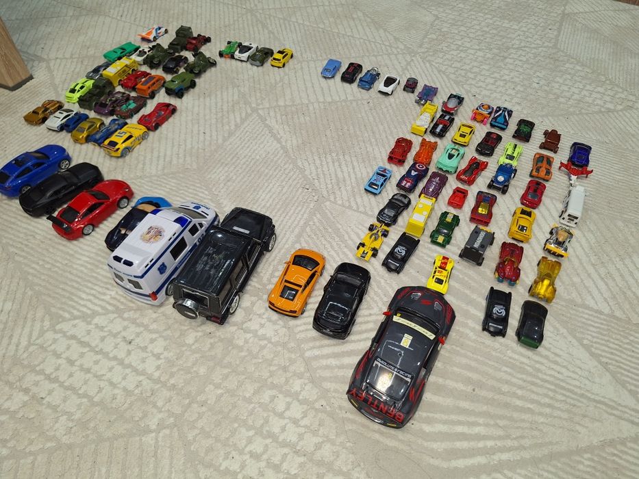 Продам машинки Hotwheels, оригинал.