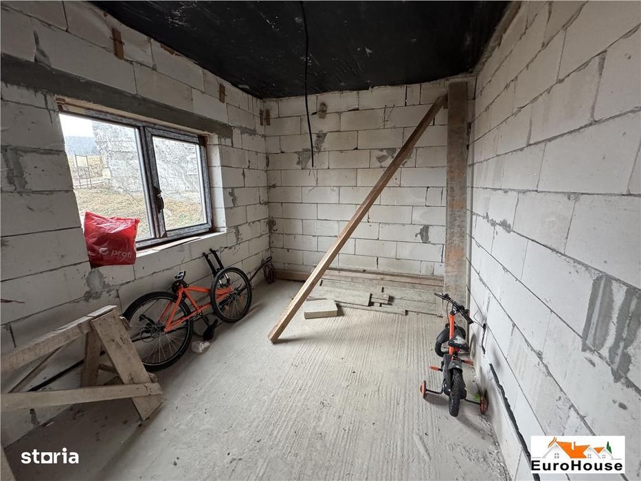 Casa la rosu de vanzare in Alba Iulia