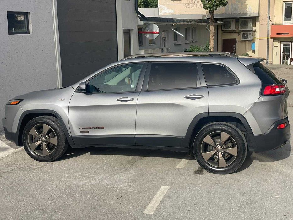 JEEP Cherokee 2.4 174 к.с Бензин / Газ Автоматик 9 Скорости Автоматик