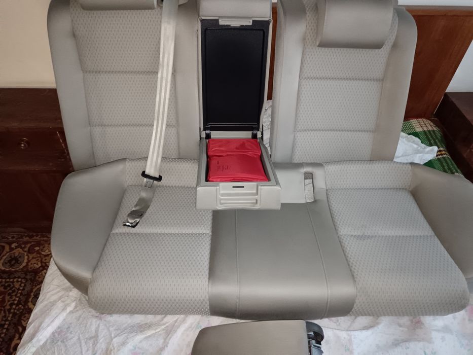 Комплект  седалки с кори и подлакатник за Ауди А6 4ф авант