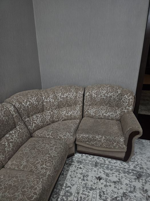 Угловой мягкий диван