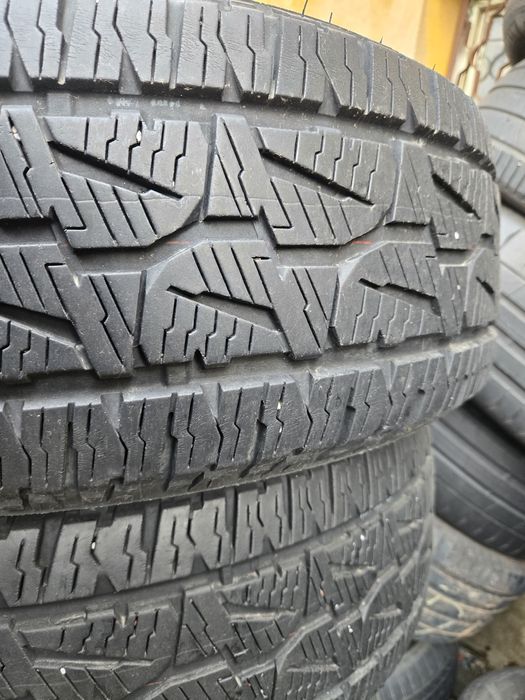 4бр. 265 65 17 Bridgstone всесезонни.