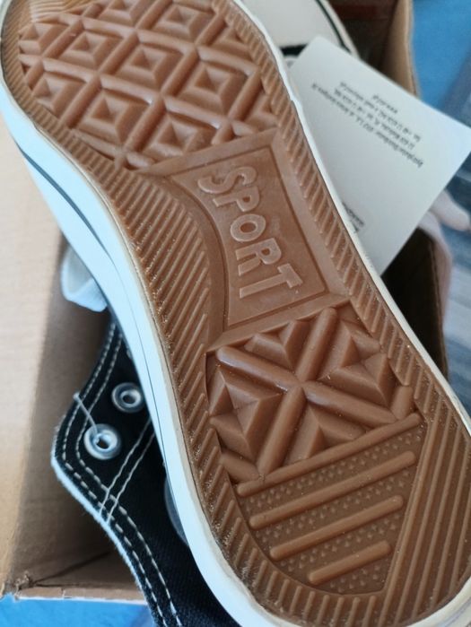 Черни кецове нови