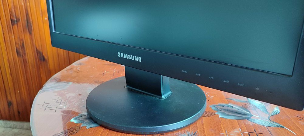 Монитор samsung 22" 1280x720p