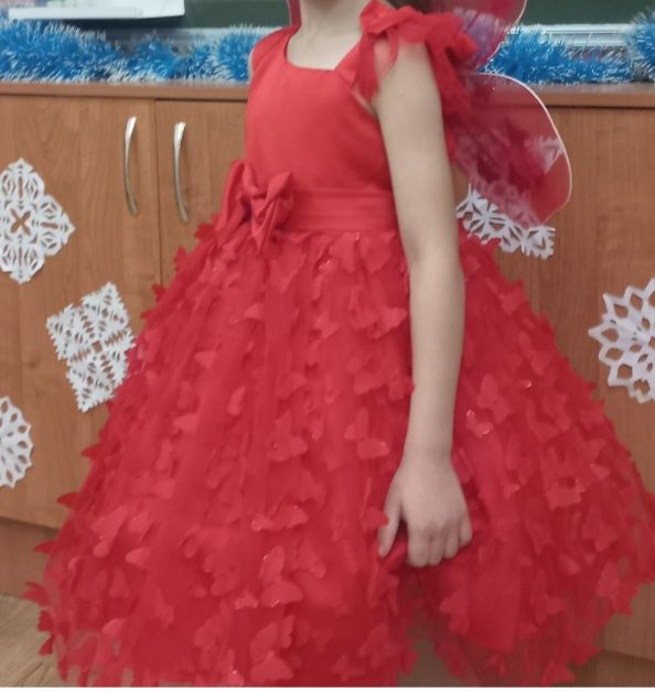 Продам детское платье для торжеств