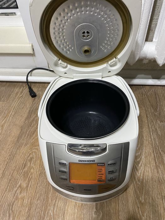 Продам мультиварку.