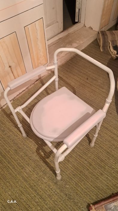 Санитарный стул .