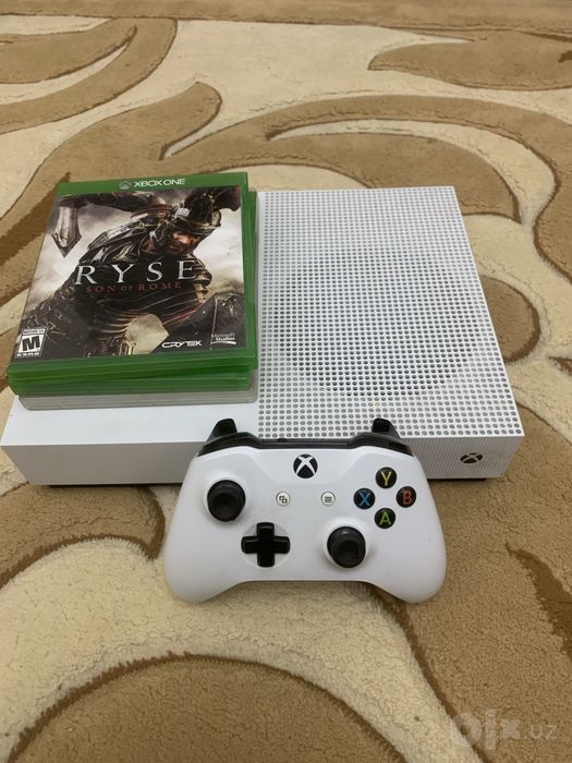 Xbox one S 1tb hotira+30 ta uyin+3 ta disk binus