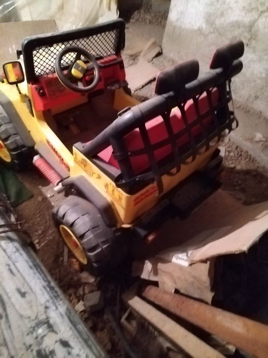 Mașinuța electrica pentru copii