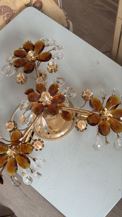 Продам люстру на три лампочки