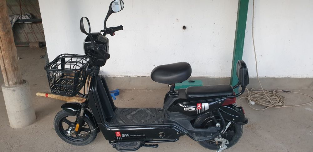 Продаётса СКУТЕР SK-8
