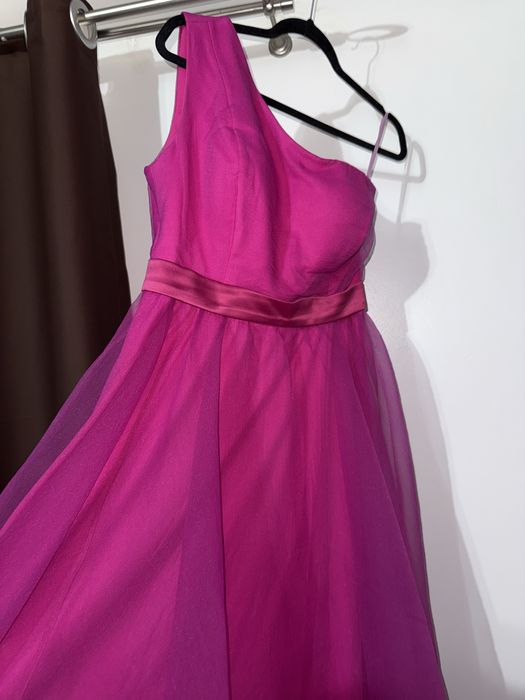 Rochie fucsia cu crepeu pe partea stanga