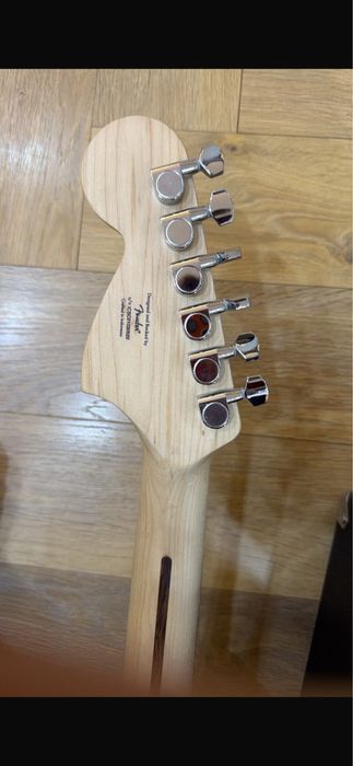 Электрогитара Fender и frontman