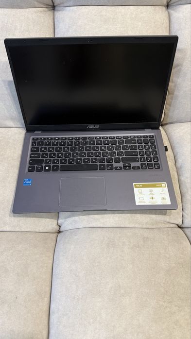 ASUS VivoBook 15 (15.6”, Intel Core i3, SSD) — в отличном состоянии