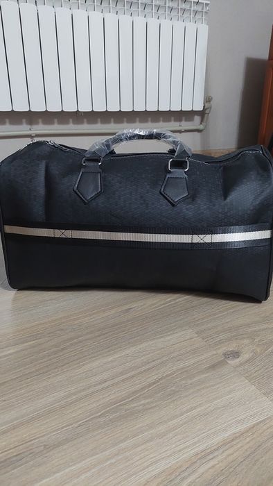 Продам дорожные сумки новые.