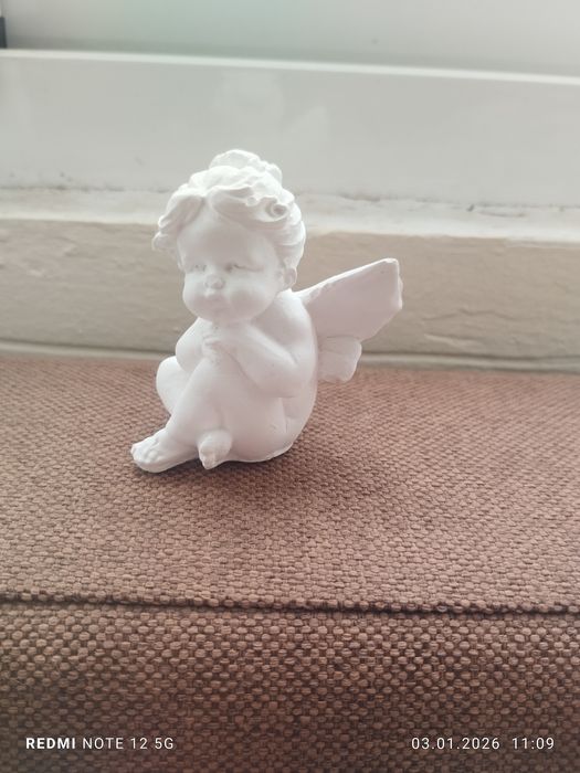 Ръчно изработени подаръчета от гипс и восък :)

Изработвам с