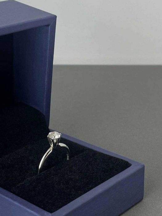 Кольцо с бриллиантом 0,65 карат