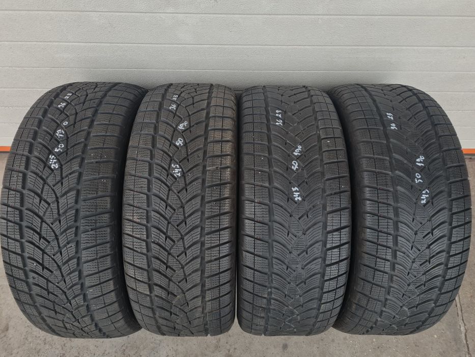 Зимни гуми 4 броя GOODYEAR UltraGrip 245 50 R19 дот 3523