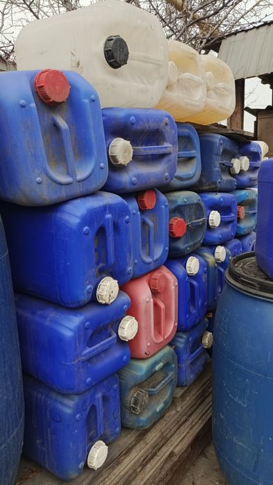 Канистры 20литр срочно продам