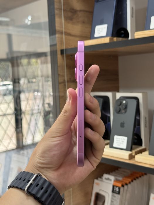 iPhone 16  256GB