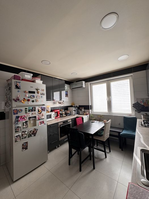 Apartament de vanzare, 3 camere, mobilat, utilat
