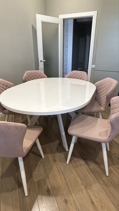 Стол и стулья для кухни